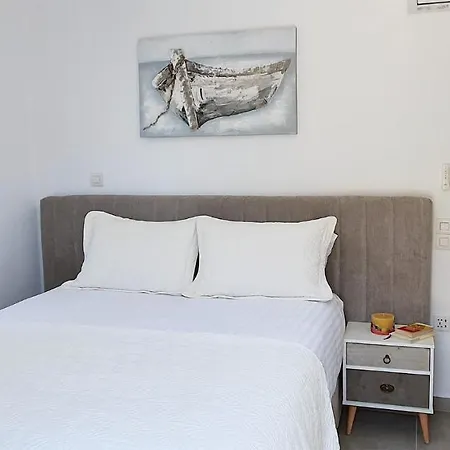 Meraki Beachfront Holiday home *